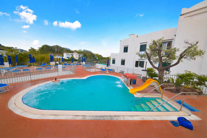 Ischia Hotel Benessere Agosto — mare, terme e piscine per la tua estate